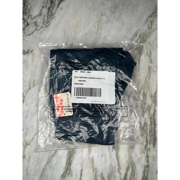 FREE PEOPLE MOVEMENT Blue Capri Crop Athletic Workout Yoga Leggings Size Small - Picture 11 of 12